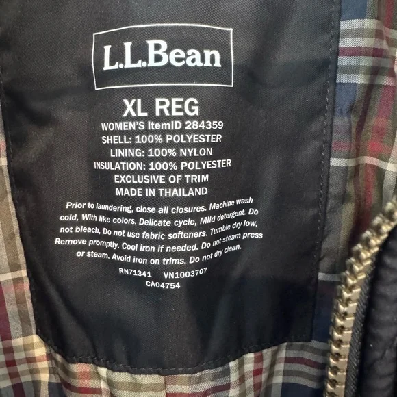 L.L. Bean Women’s Quilted Diamond-Stitch Puffer Jacket - Picture 3 of 12